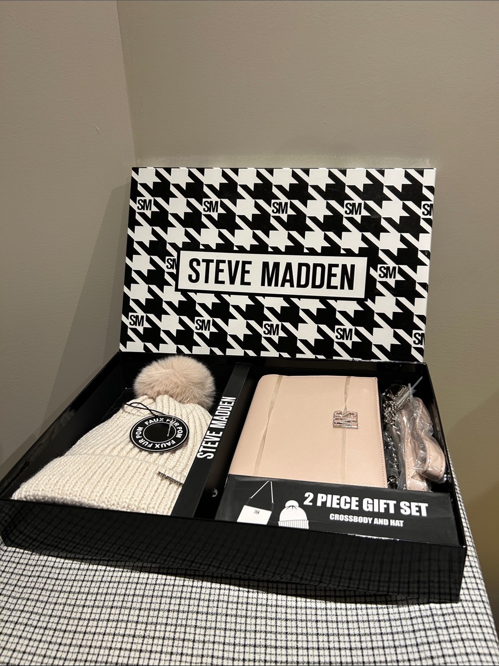 Steve Madden 2 Piece Gift Set Crossbody Bag & Faux Fur Pom Pom Hat NWT